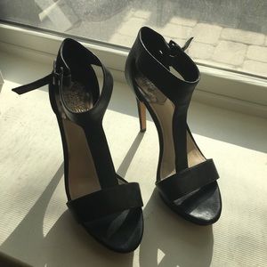 Vince Camuto Sexy black t-strap heel sz 8.5